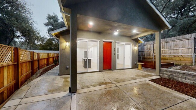Building Photo - 8404 Ascolano Ave