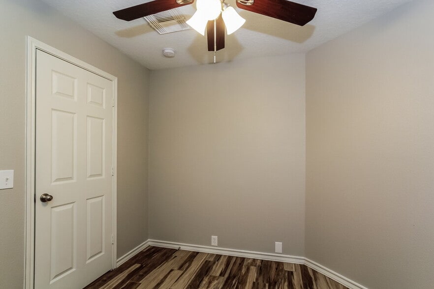 Building Photo - 18207 Trinity Knoll Way