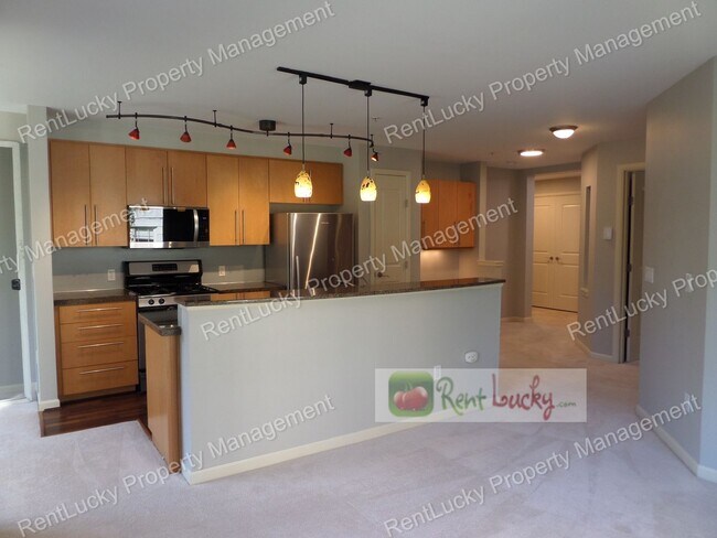 Building Photo - GORGEOUS & LARGE 1-Bedroom Unit w/Office N...
