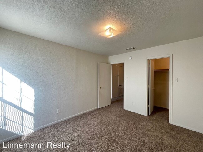 Building Photo - 3 br, 2.5 bath House - 4008 Sunflower Drive