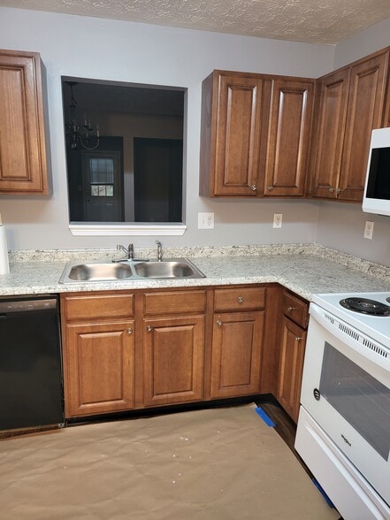 Kitchen - 2758 Valley Green Dr