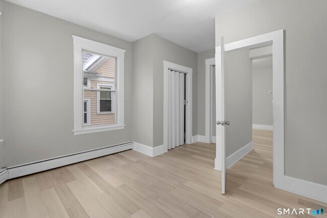 Building Photo - 260 Orchard St