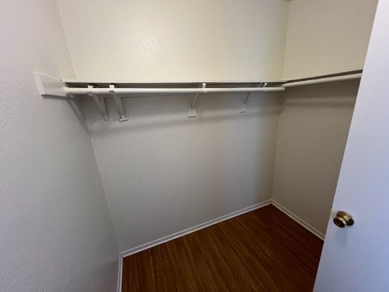 Building Photo - 1517 Rock Glen Ave