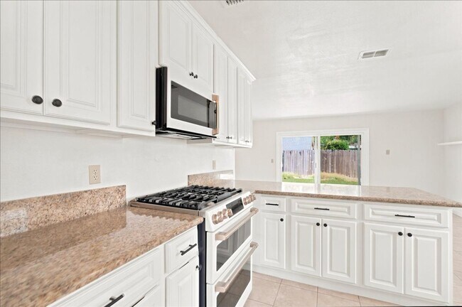 Building Photo - 1379 San Juan Rd