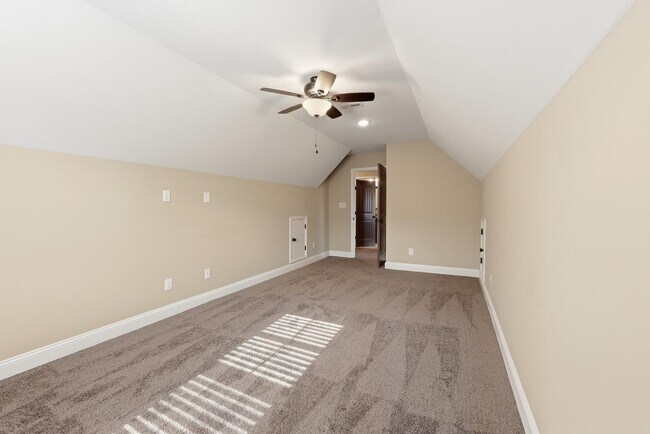 Building Photo - 206 Leland Ln