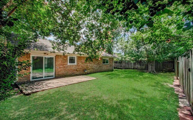 Building Photo - 9426 Charter Ridge Dr