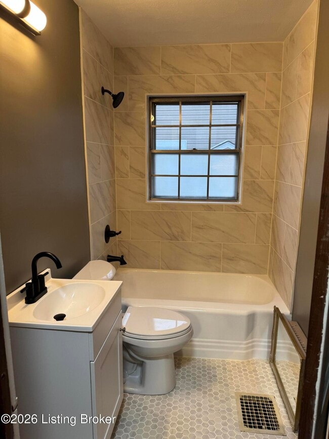 Building Photo - 1777 Bernheim Ln