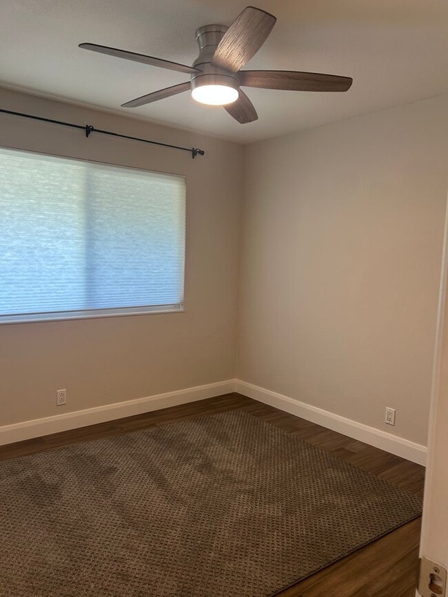 Building Photo - Updated Home