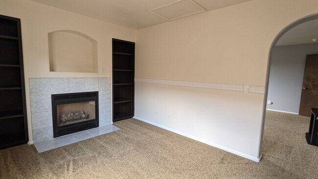 Building Photo - MODERN TWO STORY 3 BED/2.5 BATH WITH FENCE...