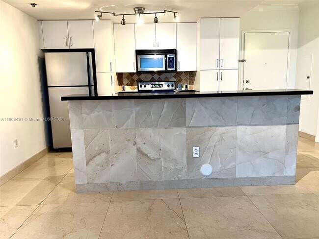 Building Photo - 1401 SW 22nd St