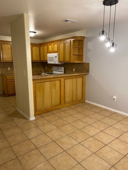 Building Photo - 1319 Nesmith St