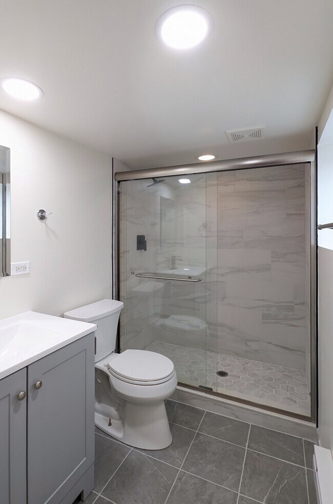 Building Photo - 607 Walnut St