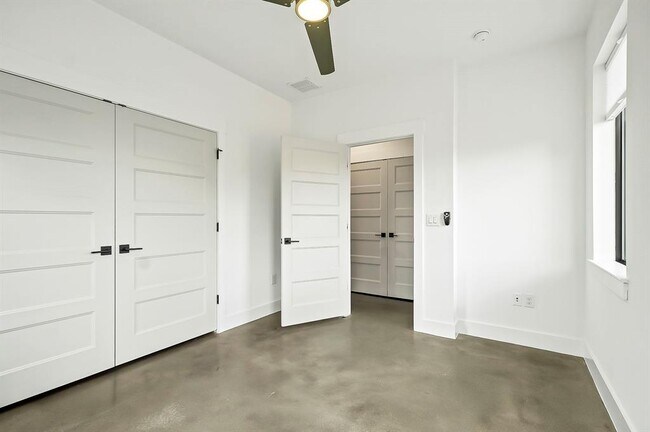 Building Photo - 1104 Marcy St