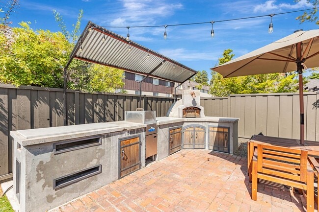 Building Photo - Remodeled Home in near Downtown Mountain View
