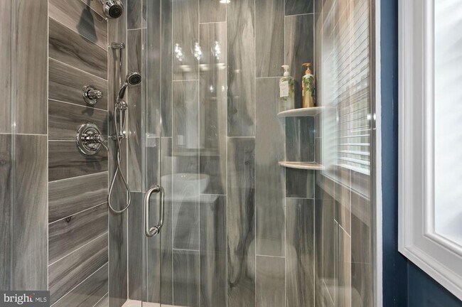 Building Photo - 6005 Selvyn Rd