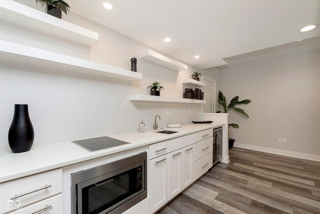 Building Photo - 429 W 86th St