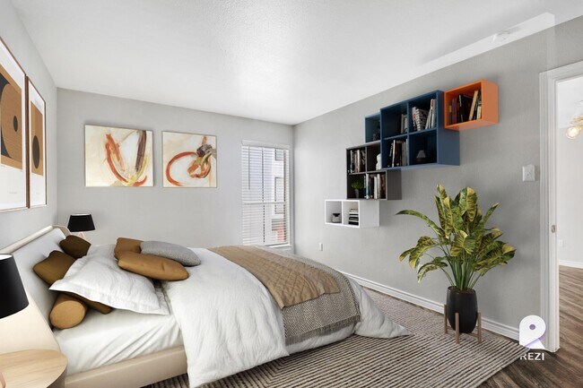 Building Photo - 4400 Memorial Dr