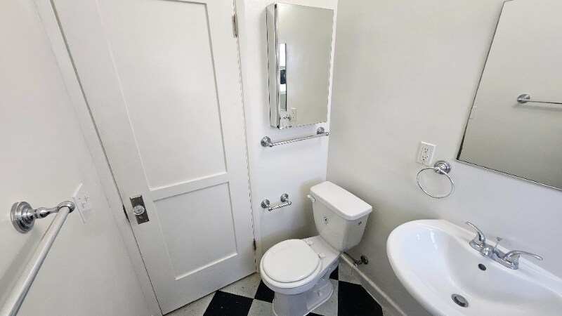 Building Photo - 1210 N Orange Grove Ave