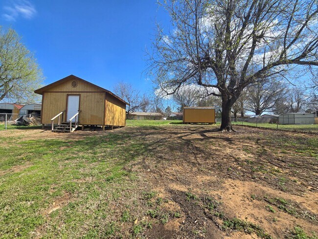 Building Photo - 3 Bed 1.5 Bath in Shawnee!