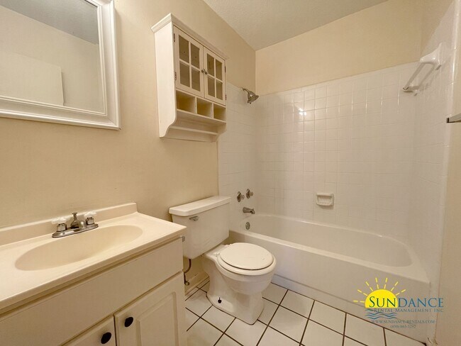 Building Photo - Charming 3-Bedroom plus Office located in between Hurlburt and Eglin AFB!