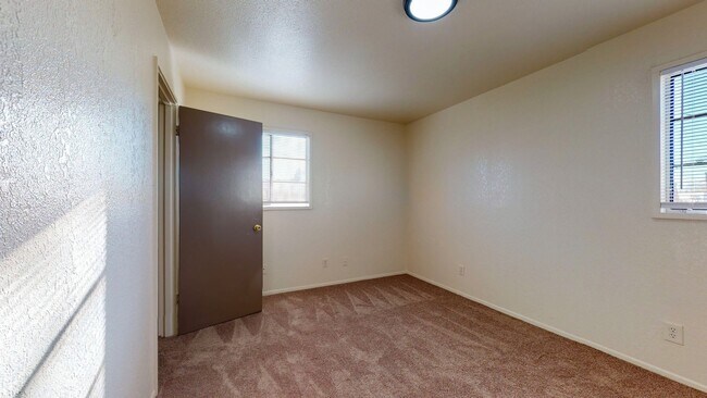 Building Photo - UPTOWN 3 Bedroom +Office  2 Bath with Garage