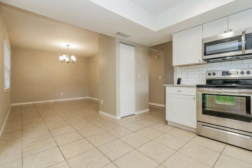 Building Photo - 16314 Caliente Pl