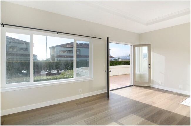 Building Photo - Tennis Villas 2 Bedroom Condo!