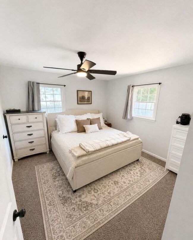Building Photo - Available August 1! 4 Bedroom 2 Bathroom Ranch - Dogs Okay!