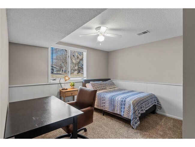 Building Photo - 540 Orchid Ln N