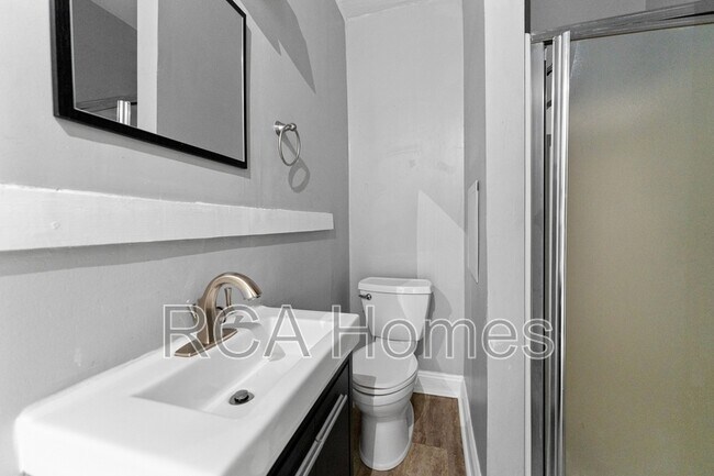 Building Photo - 412 N Bradley Ave