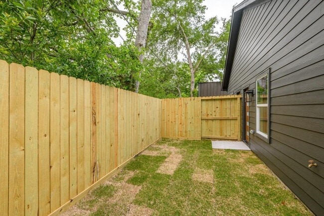 Building Photo - 5921 Mountwood St