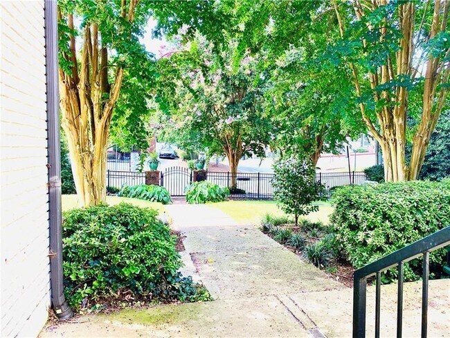 Building Photo - 48 Peachtree Ave NE