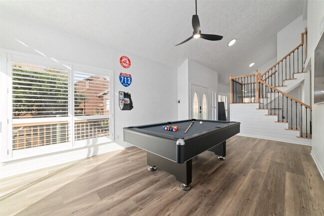 Building Photo - 717 Davis Rd