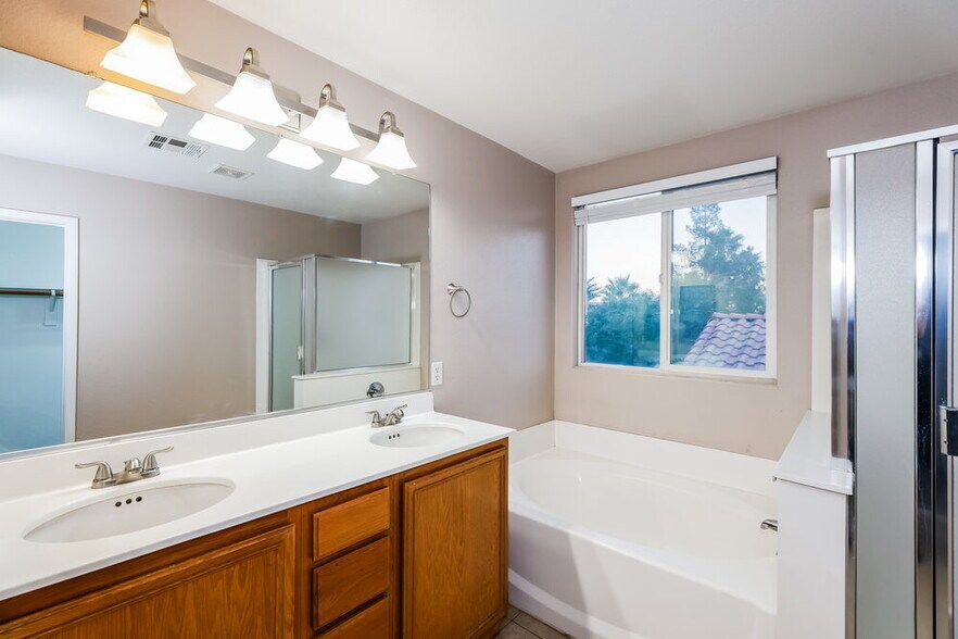 Building Photo - 6384 Whispering Clouds Ct