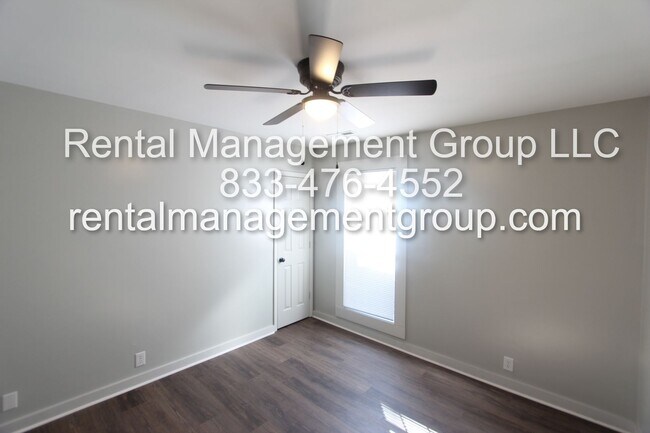 Building Photo - 3 Bedroom, 2 Bath! New on the Market and N...