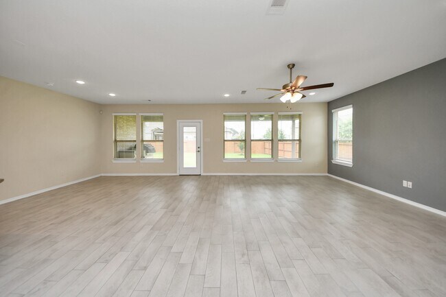 Building Photo - 28215 Shorecrest Ln