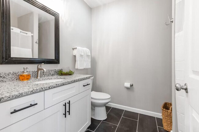 Building Photo - 535 Douthit Ferry Rd