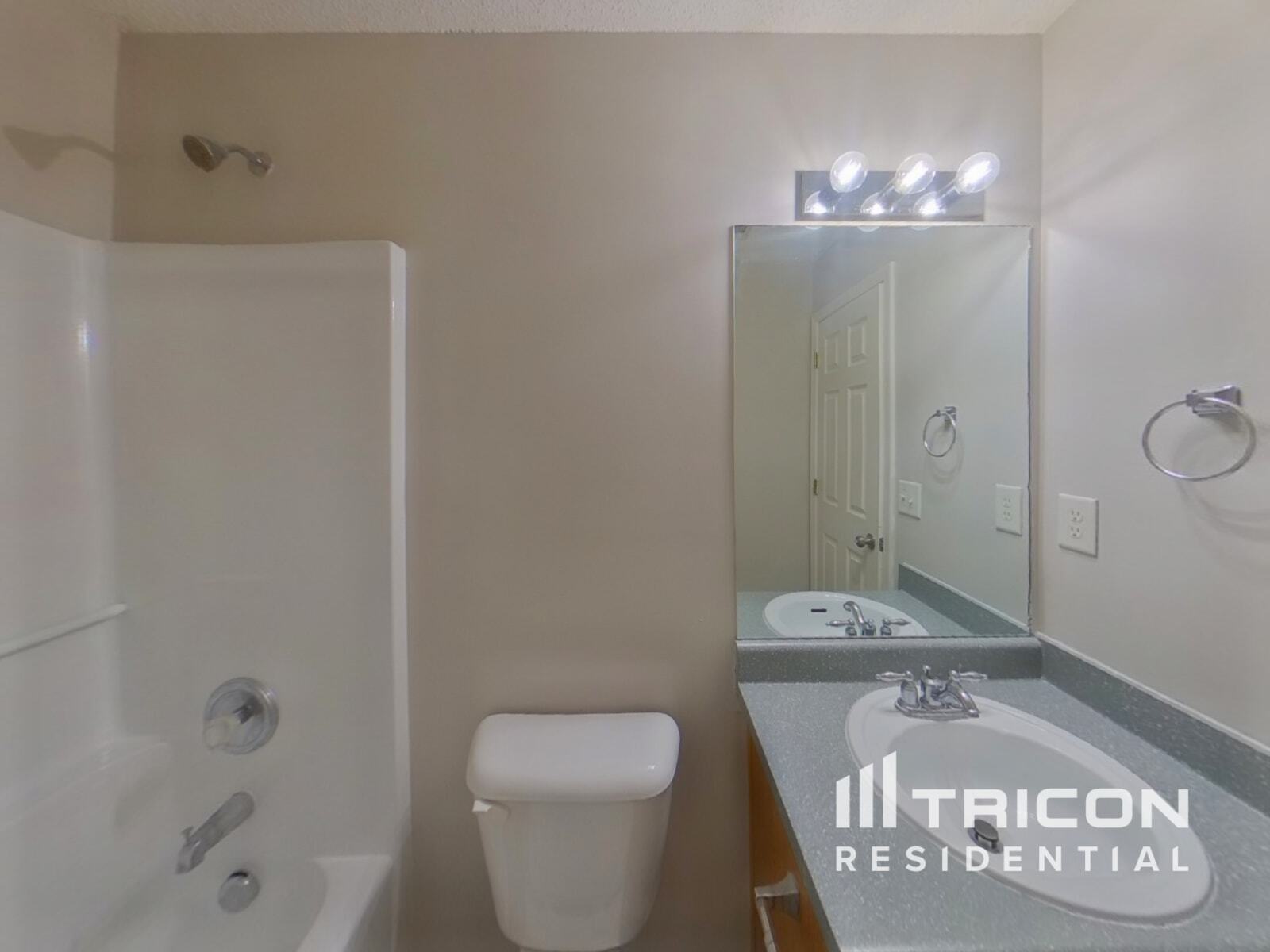 Building Photo - 7913 Four Oaks Ct