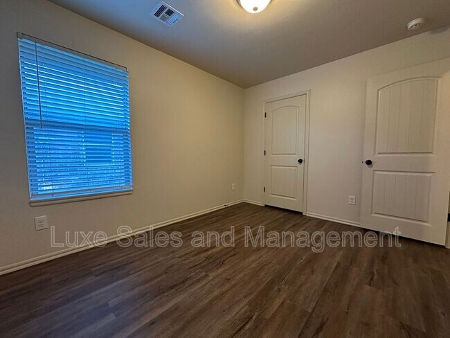 Building Photo - 412 Chalk Hill Ct