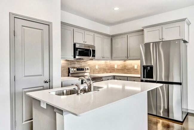 Building Photo - Sign a Lease By the End of July and Receive One Month of FREE Rent! Luxury 3 Bedroom 2.5 Bath Tow...