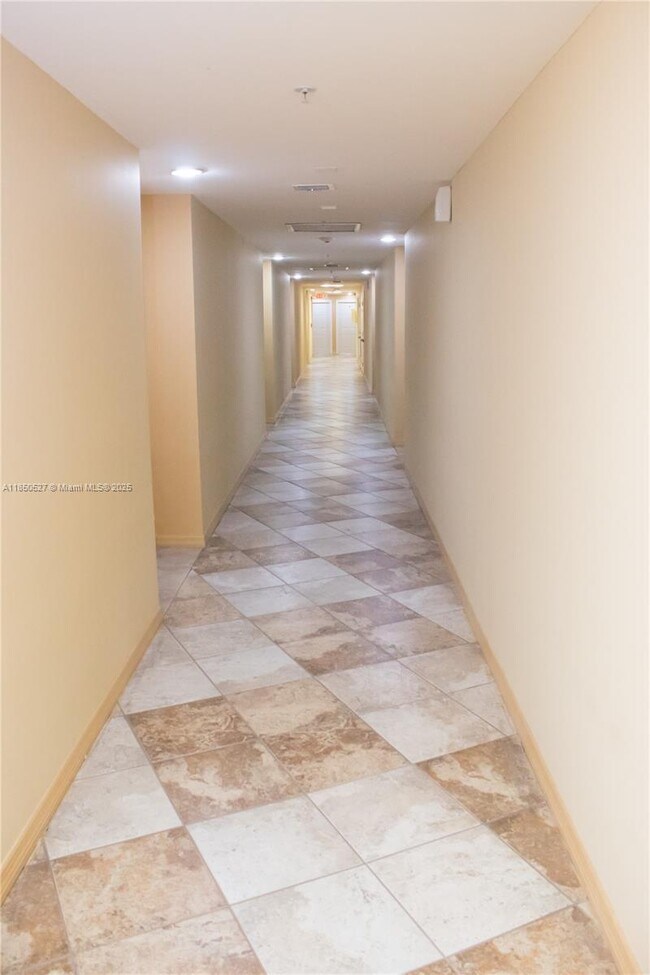 Building Photo - 2630 SW 28th St