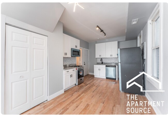 Primary Photo - 1624 W Beach Ave