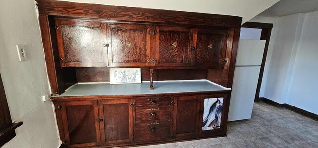 Building Photo - 2011 Monroe St