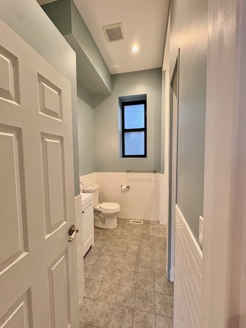 Building Photo - 825 W Armitage Ave