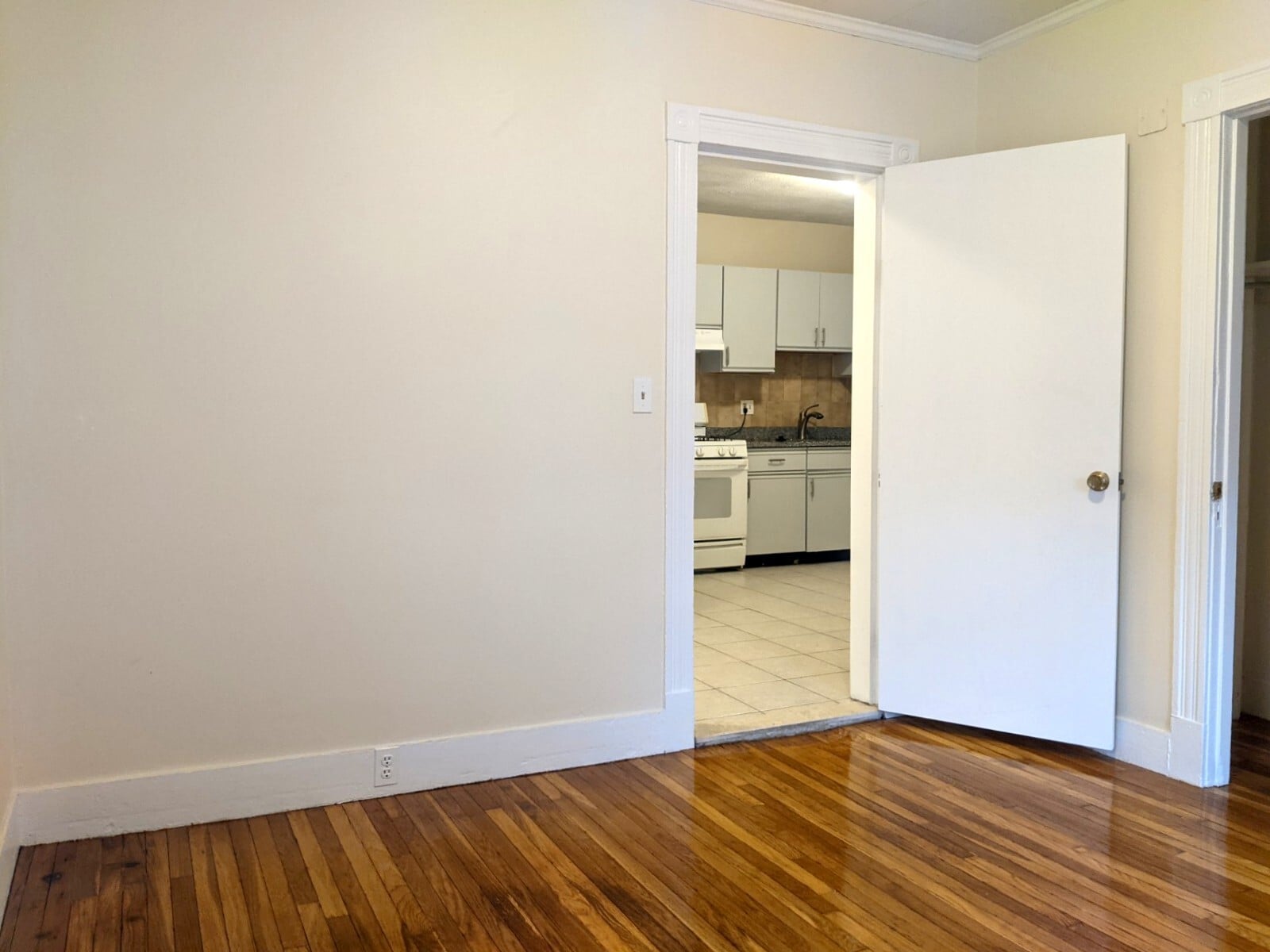 Building Photo - 83 Yorktown St