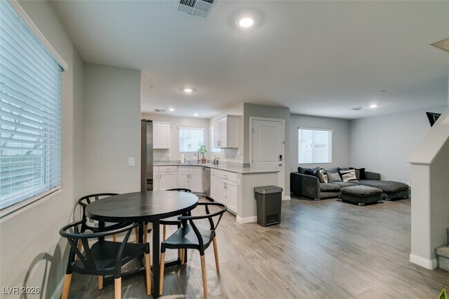 Building Photo - 12349 Golden Wreath Rd