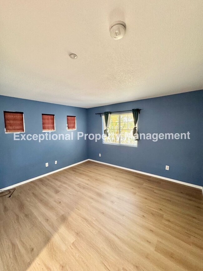 Building Photo - Ready to move in 4 bed 3 bath pool home