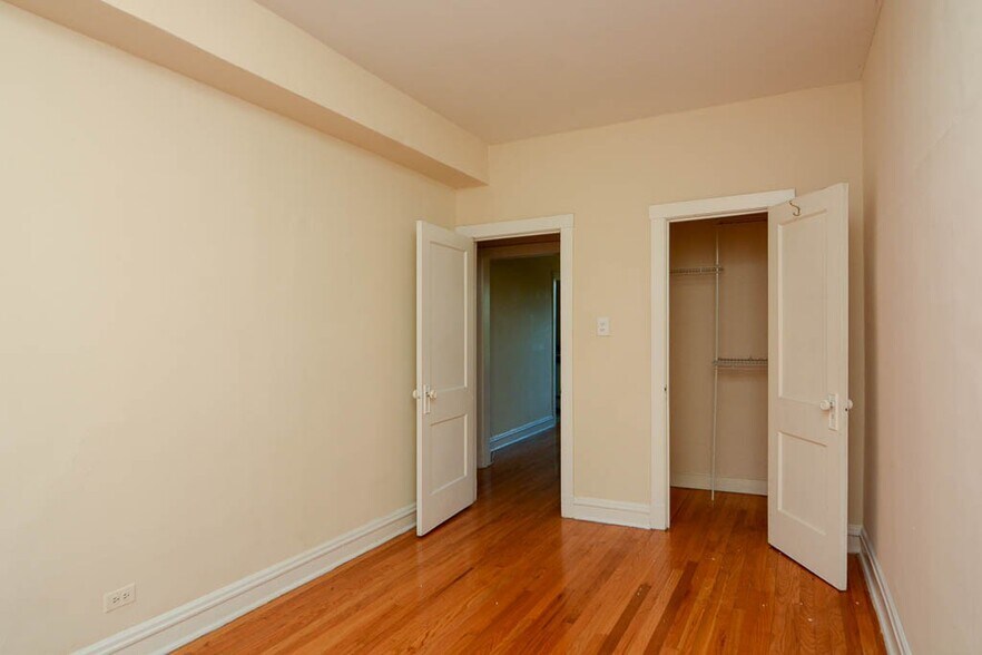 Building Photo - 3523 N Racine Ave