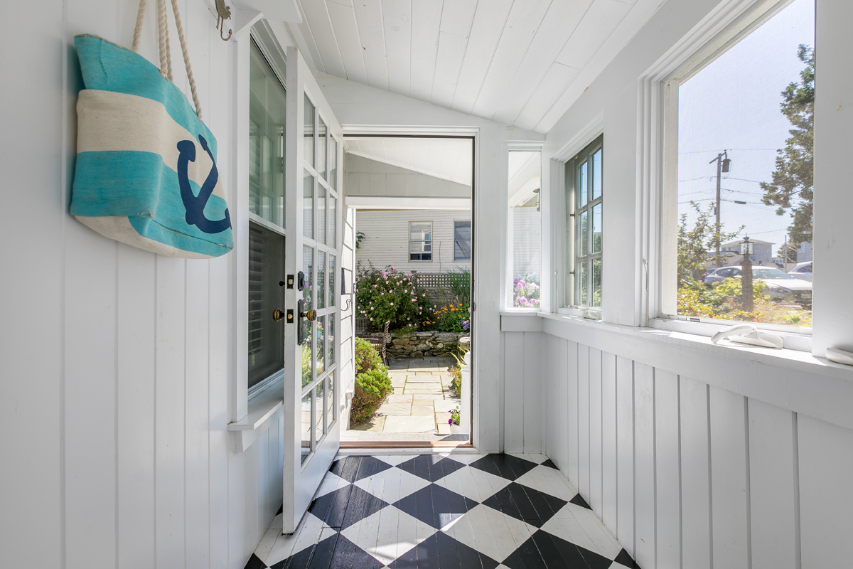 The side entry/mudroom. - 23 Graffam Rd