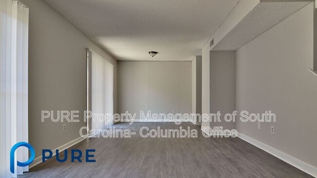 Building Photo - 521 Hickory Hill Dr